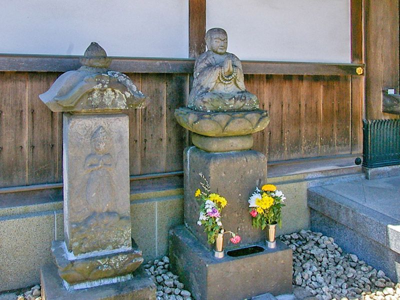 石仏と墓石