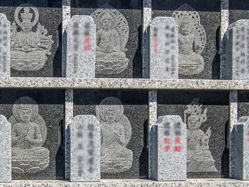 石仏彫刻の納骨壇