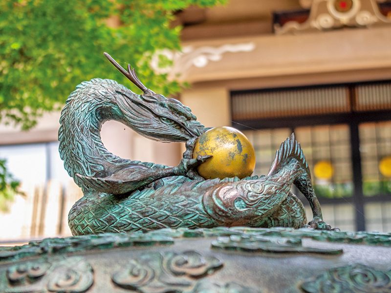 龍の手水鉢