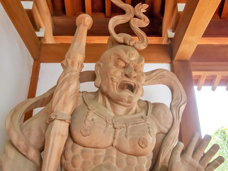 仁王像の木彫