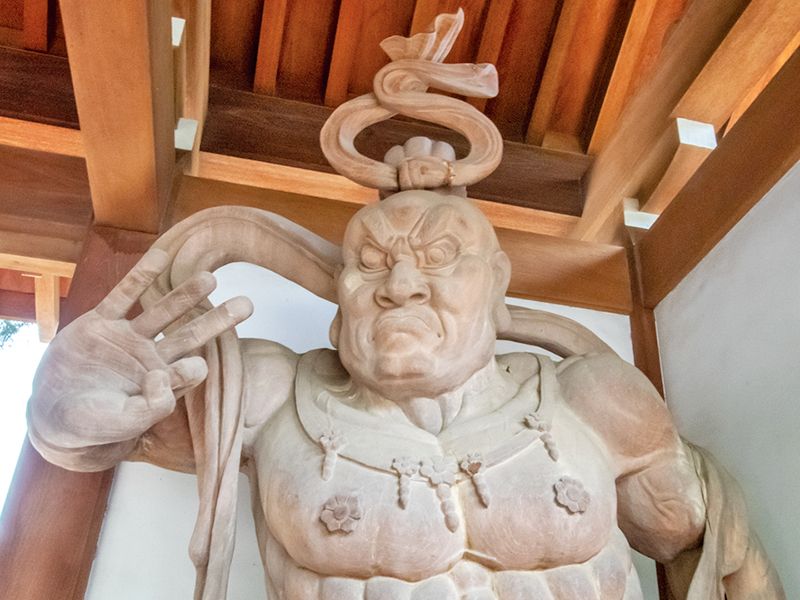 仁王像の木彫