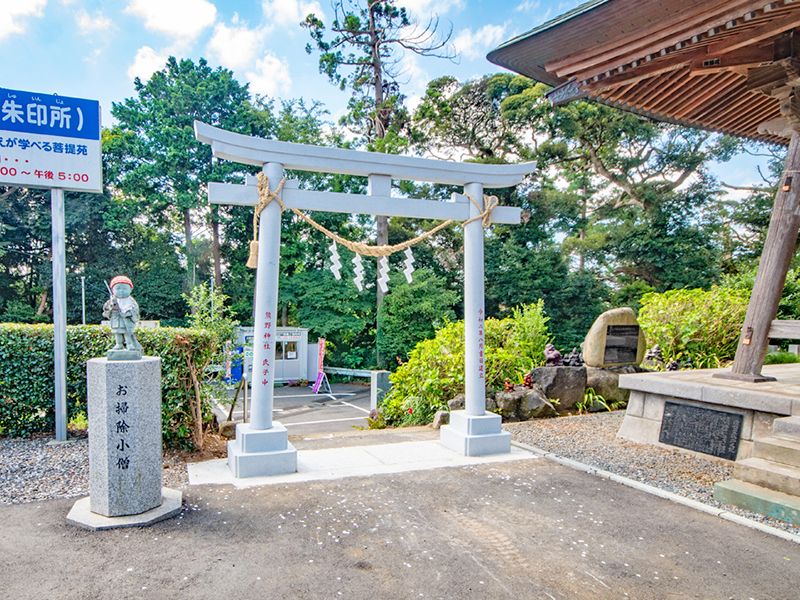 鳥居のある参道入口