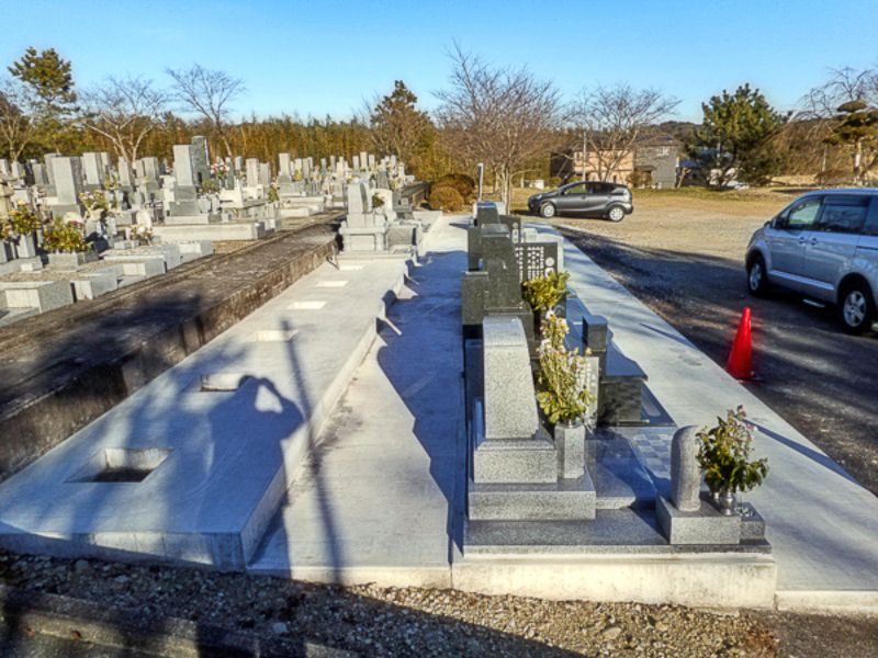 春林院内境内墓地