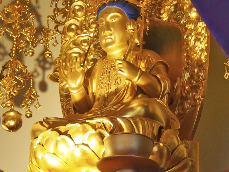 金色の仏像