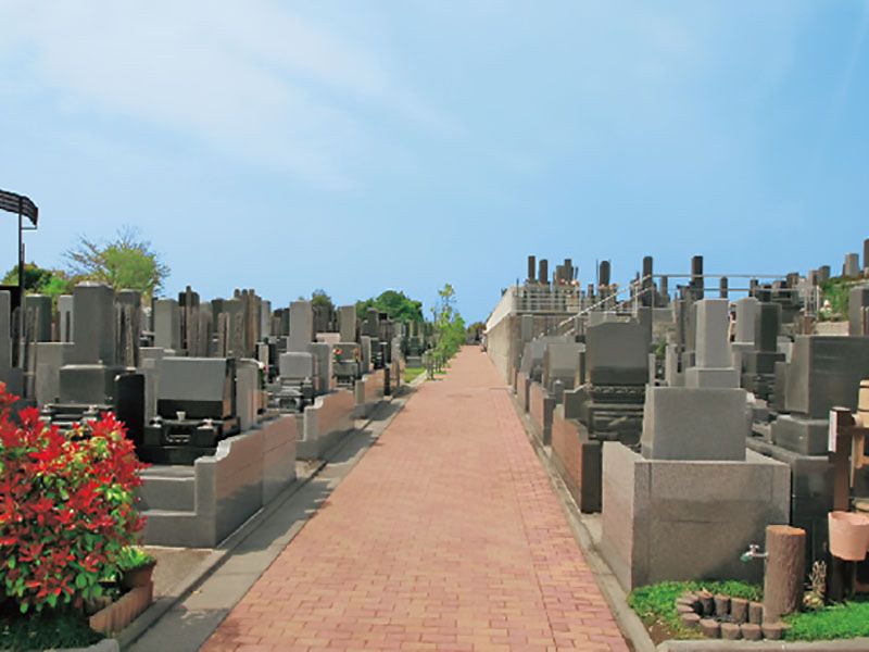 戸塚長沼霊苑　バリアフリーの参道