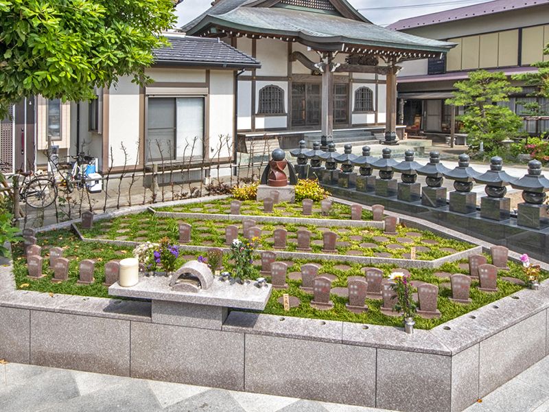 芝生の樹木葬区画