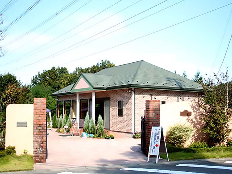 青葉浄苑　エントランスと管理棟