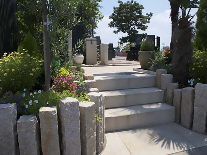 ガーデニングが施されている西上尾メモリアルガーデン