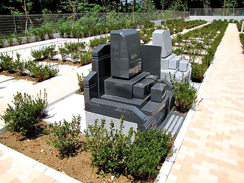 フォレスト所沢　生垣で仕切られた墓域①