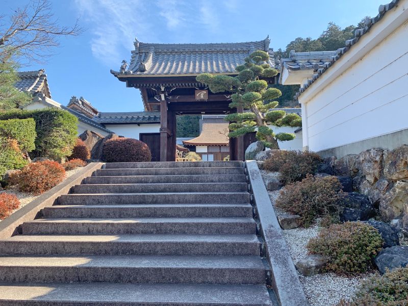 梅龍寺霊苑