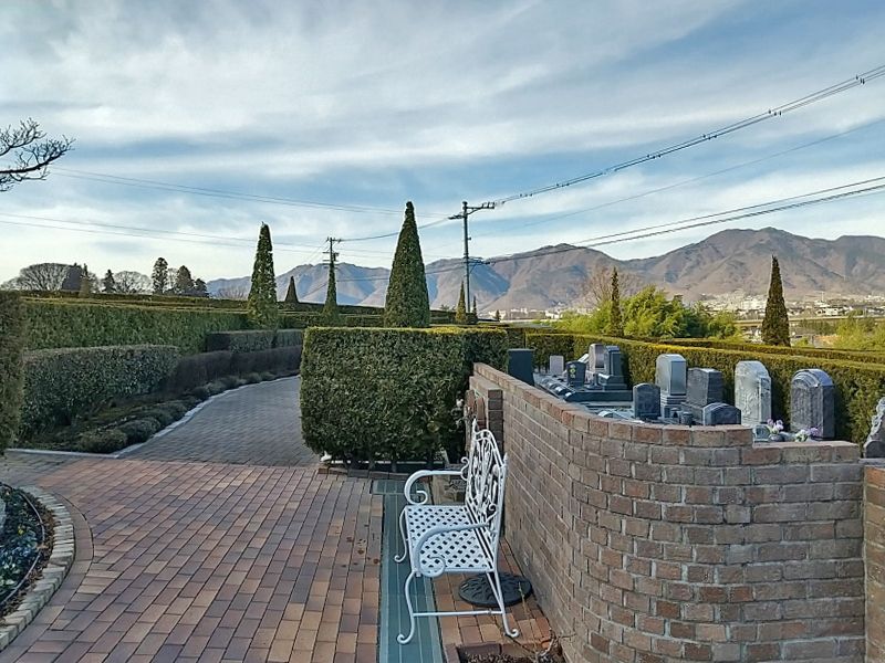 通路は広々としたバリアフリー仕様になっています