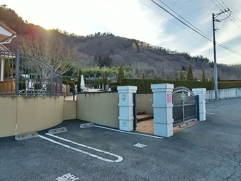 会員の皆様はオートロックシステムにより専用口からご自由に入園することができます