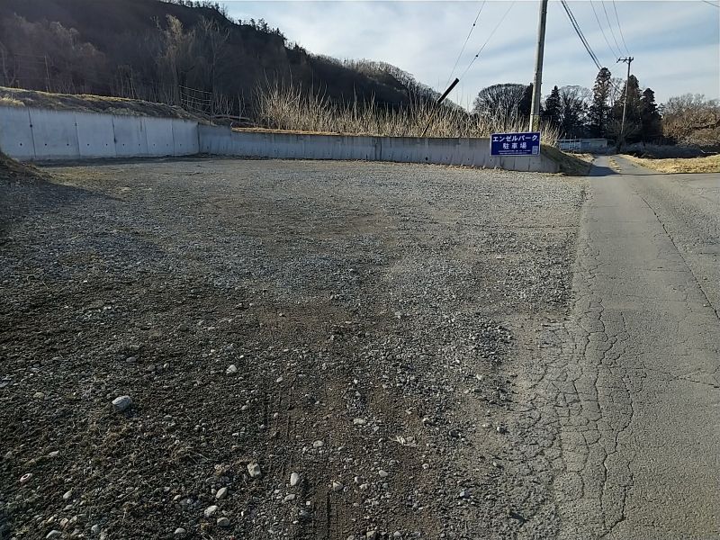 広々とした無料駐車場。