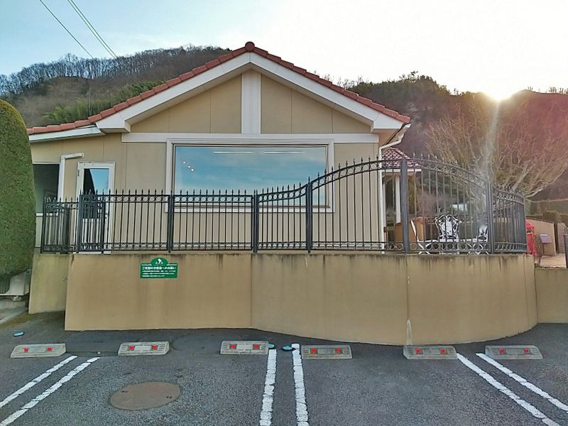 エンゼルハウスのテラスからは、浅間山より続く山並みや千曲川、上田市街地を望めます