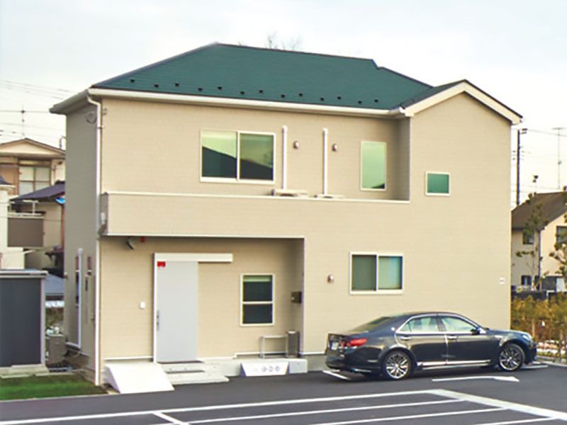 あおぞら霊園　駐車場横の管理棟