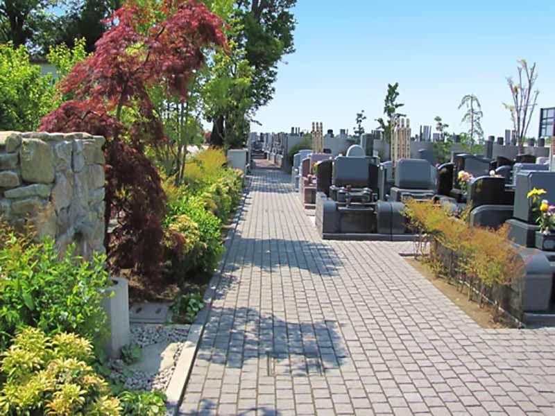 久喜聖地公苑　石畳の参道