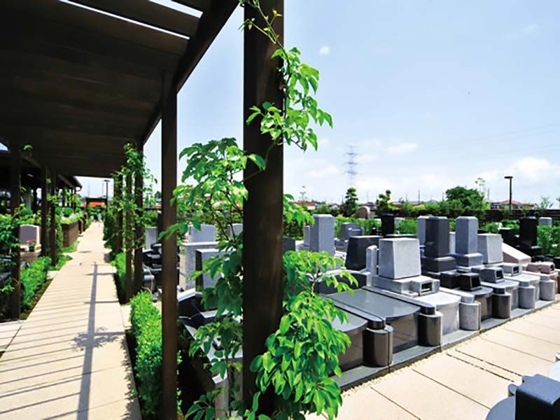 鴻巣霊園　緑が溢れる墓域