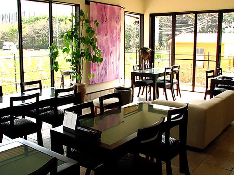 メモリアルガーデン桶川霊園　手入れが行き届いた館内