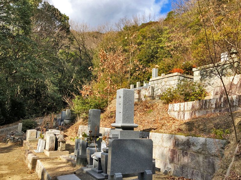 玉野市営 用吉小屋谷墓地