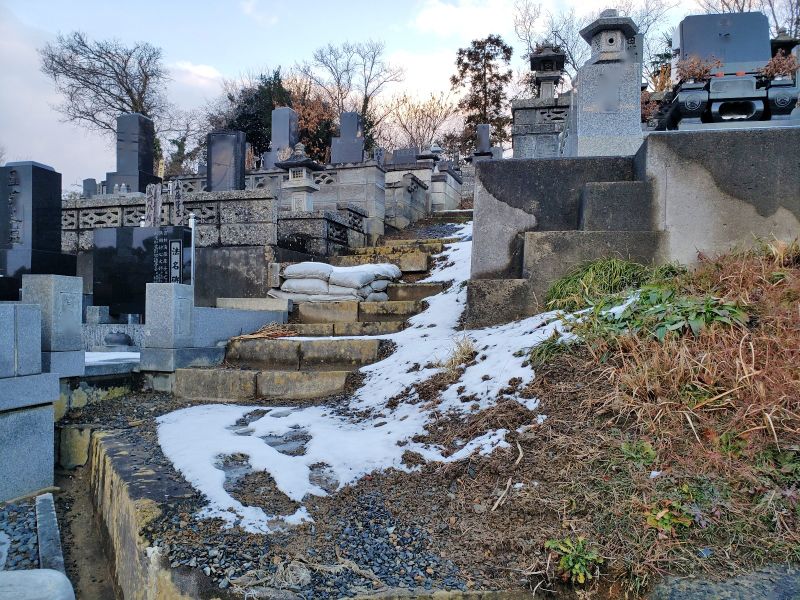 蛇田土和田山墓地