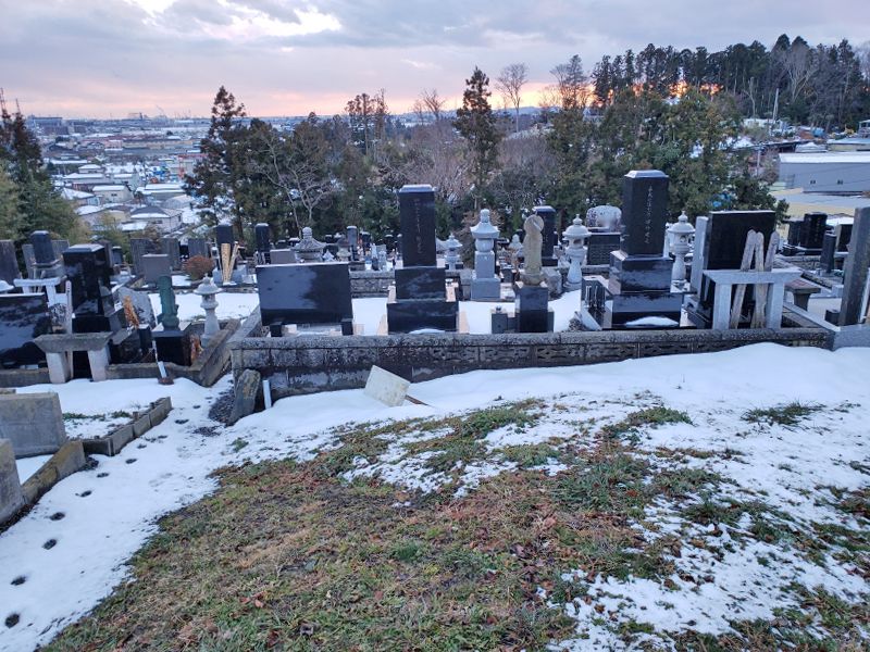 蛇田土和田山墓地