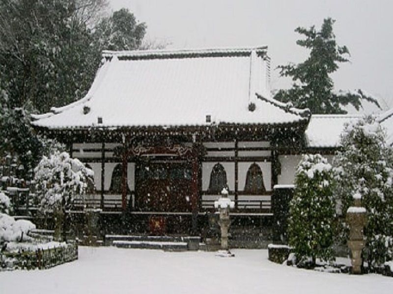 本長寺　雪化粧した本堂