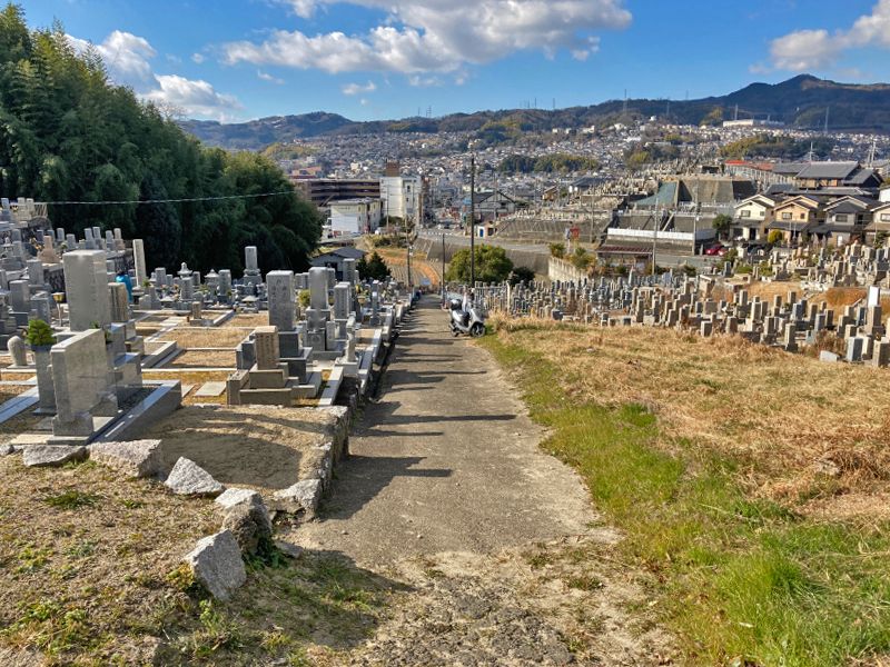 勢野霊苑