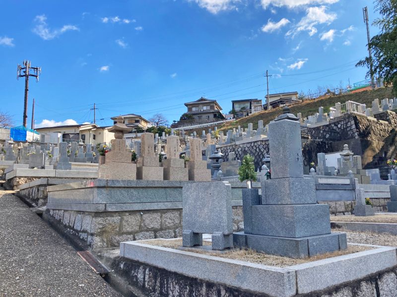 勢野霊苑