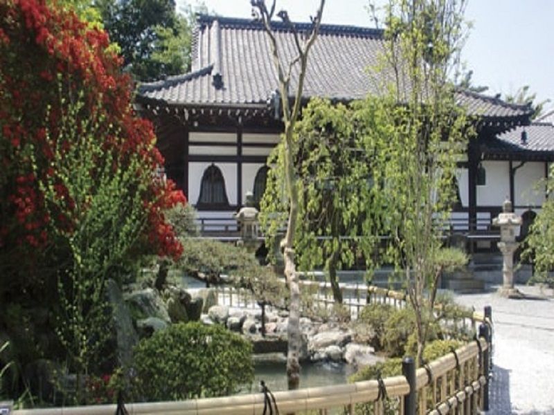 本長寺　本堂前の庭園