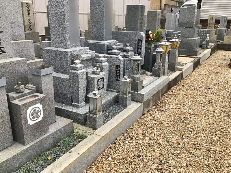 十三墓地