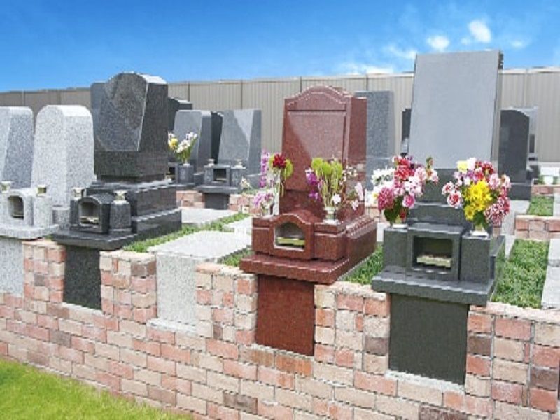 メモリアル庭園桜ヶ丘　レンガと芝生で彩られた墓域