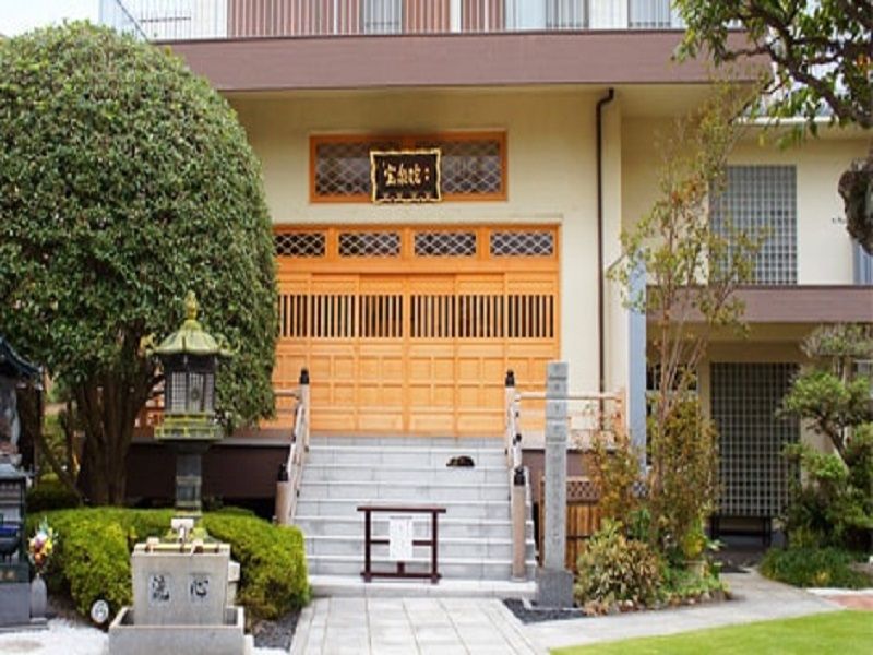 メモリアル庭園桜ヶ丘　隣接する真言宗智山波「宝泉院」