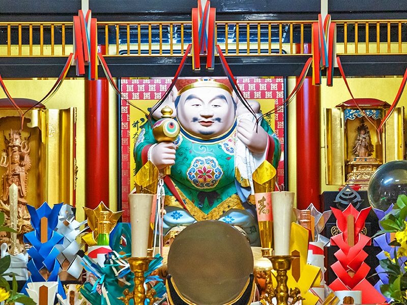 布袋像の祭壇