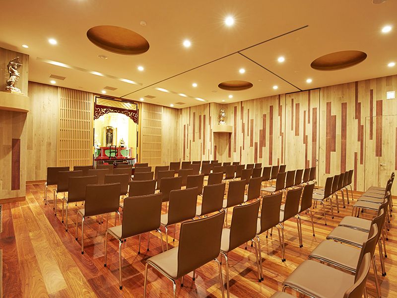 地下1階 本堂は宗旨宗派に関わらず、法要、葬儀が可能です。
