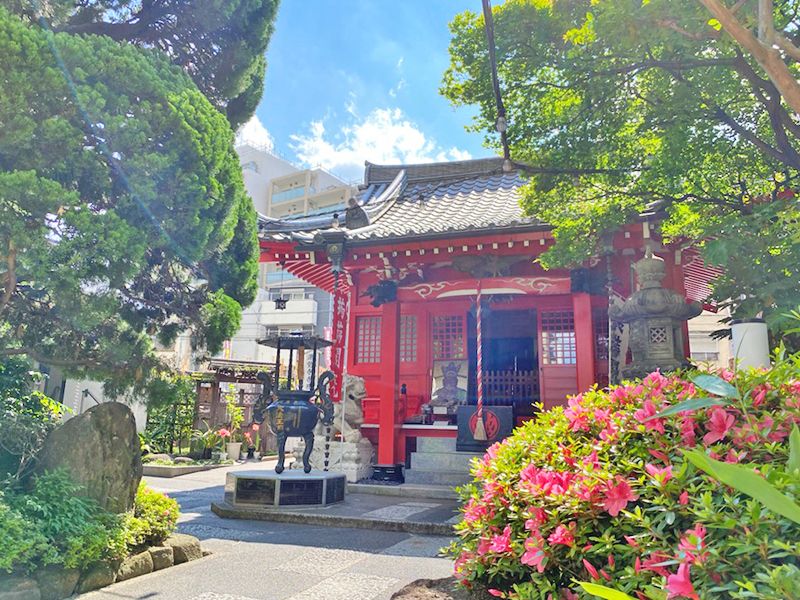 小石川墓陵はこんにゃく閻魔源覚寺の境内に隣接しています。