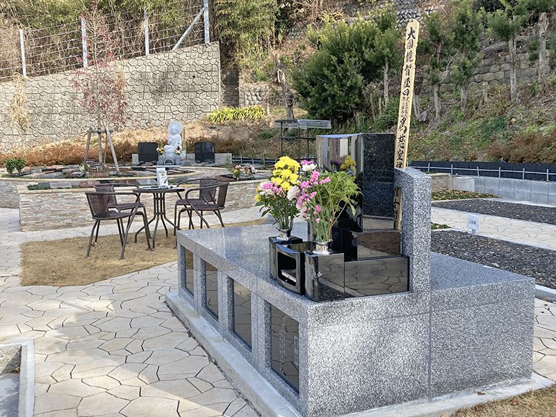 岡部るりやま墓苑