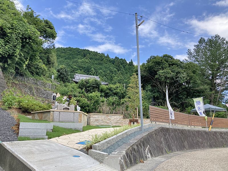 岡部るりやま墓苑