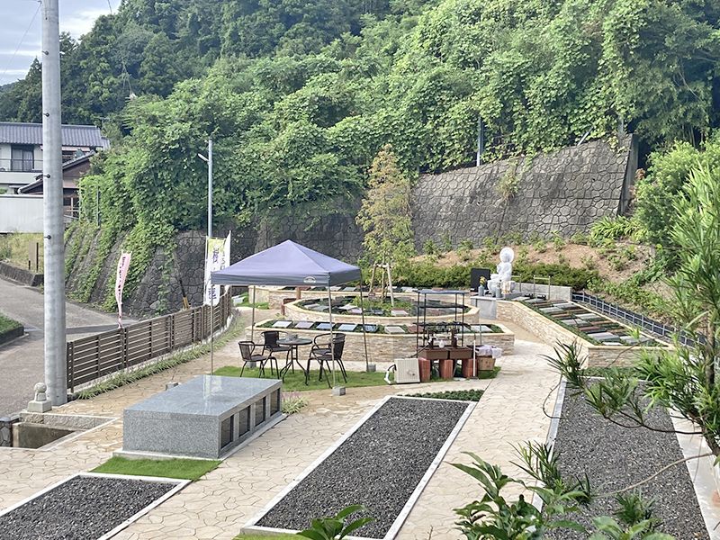 岡部るりやま墓苑
