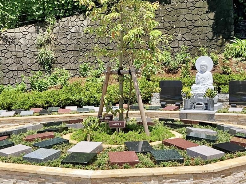 岡部るりやま墓苑