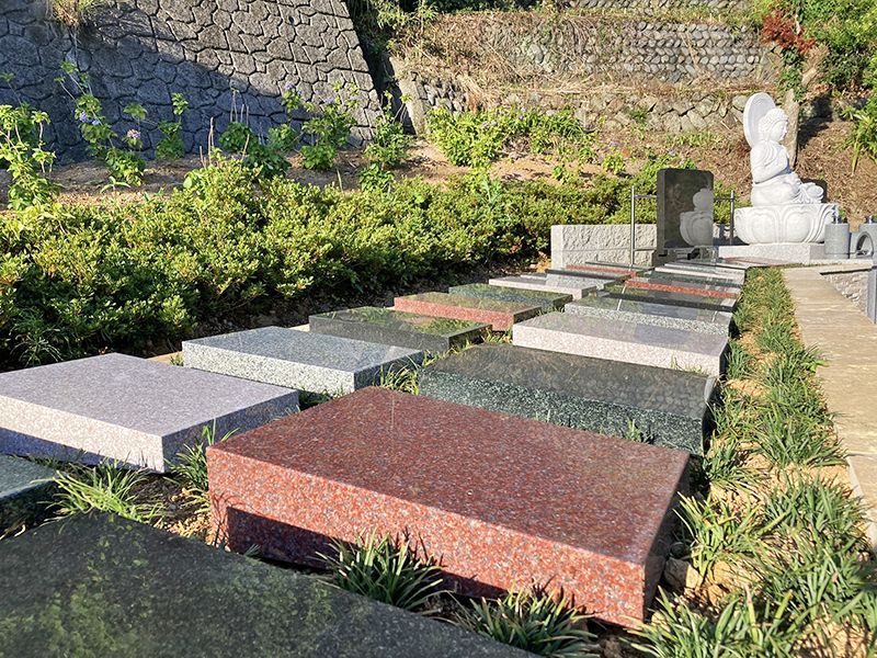 岡部るりやま墓苑