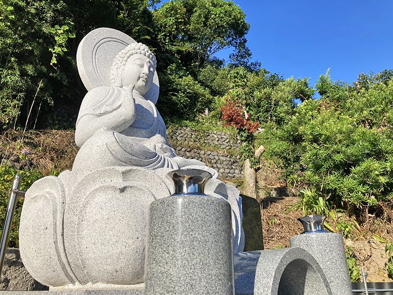 岡部るりやま墓苑