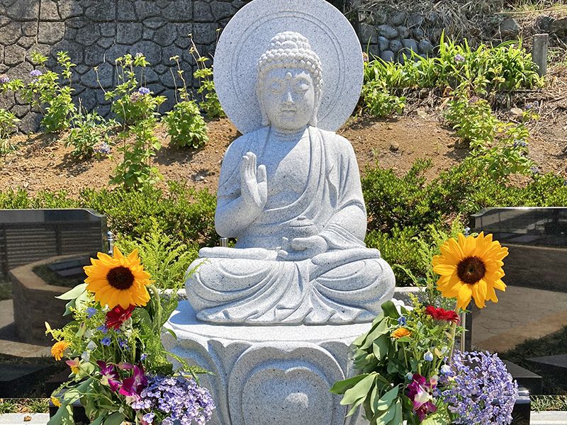 岡部るりやま墓苑