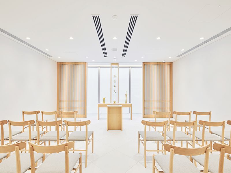 法要室 月光堂　明るい法要室から落ち着いた法要室まで、４つの法要室があります。