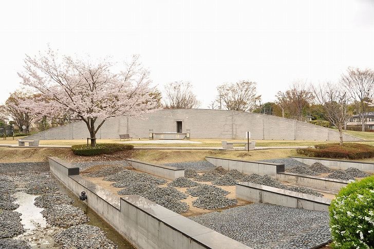 さいたま市営霊園 思い出の里　合葬墓地と霊園風景