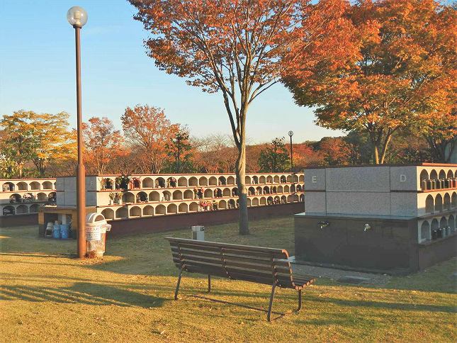さいたま市営霊園 思い出の里　夕日と紅葉が美しい屋外墓地