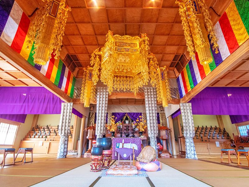 本堂内の祭壇