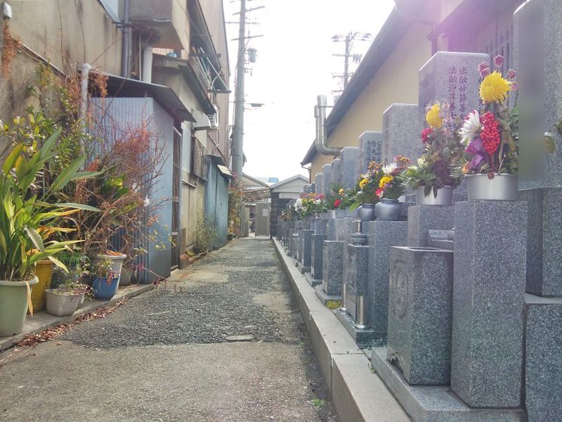 西高井田墓地
