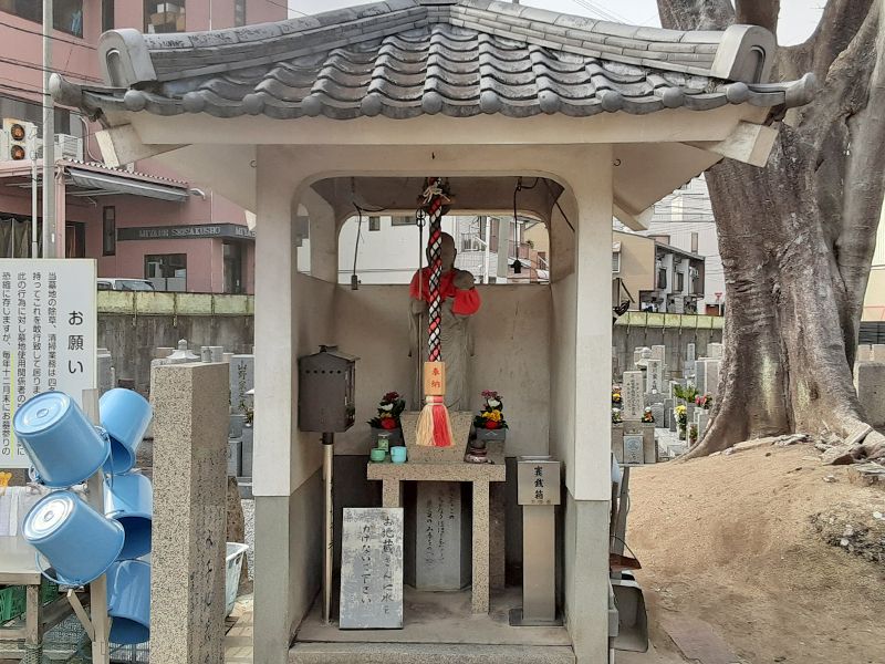 四条墓地