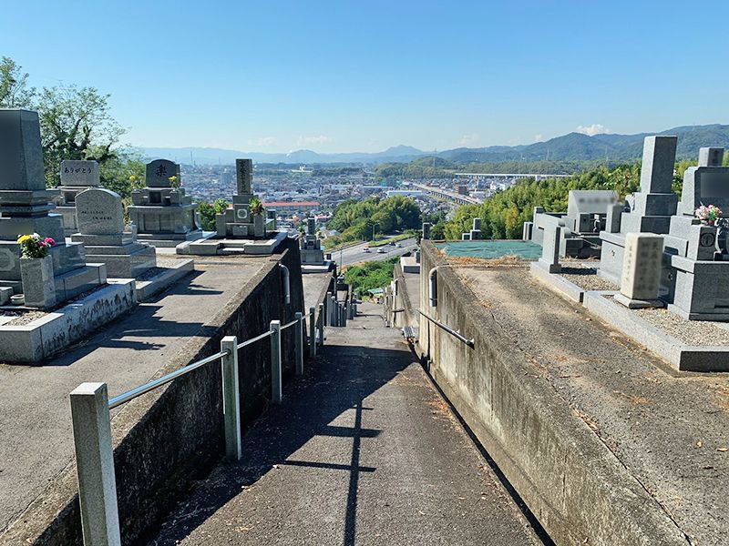御屋敷山墓苑