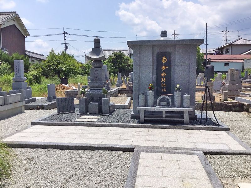 正覚寺境内墓地